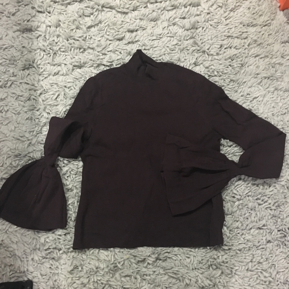 Bell sleeve turtleneck